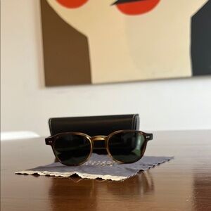 MOSCOT Arthur Sunglasses in Tobacco w/ case and cloth
